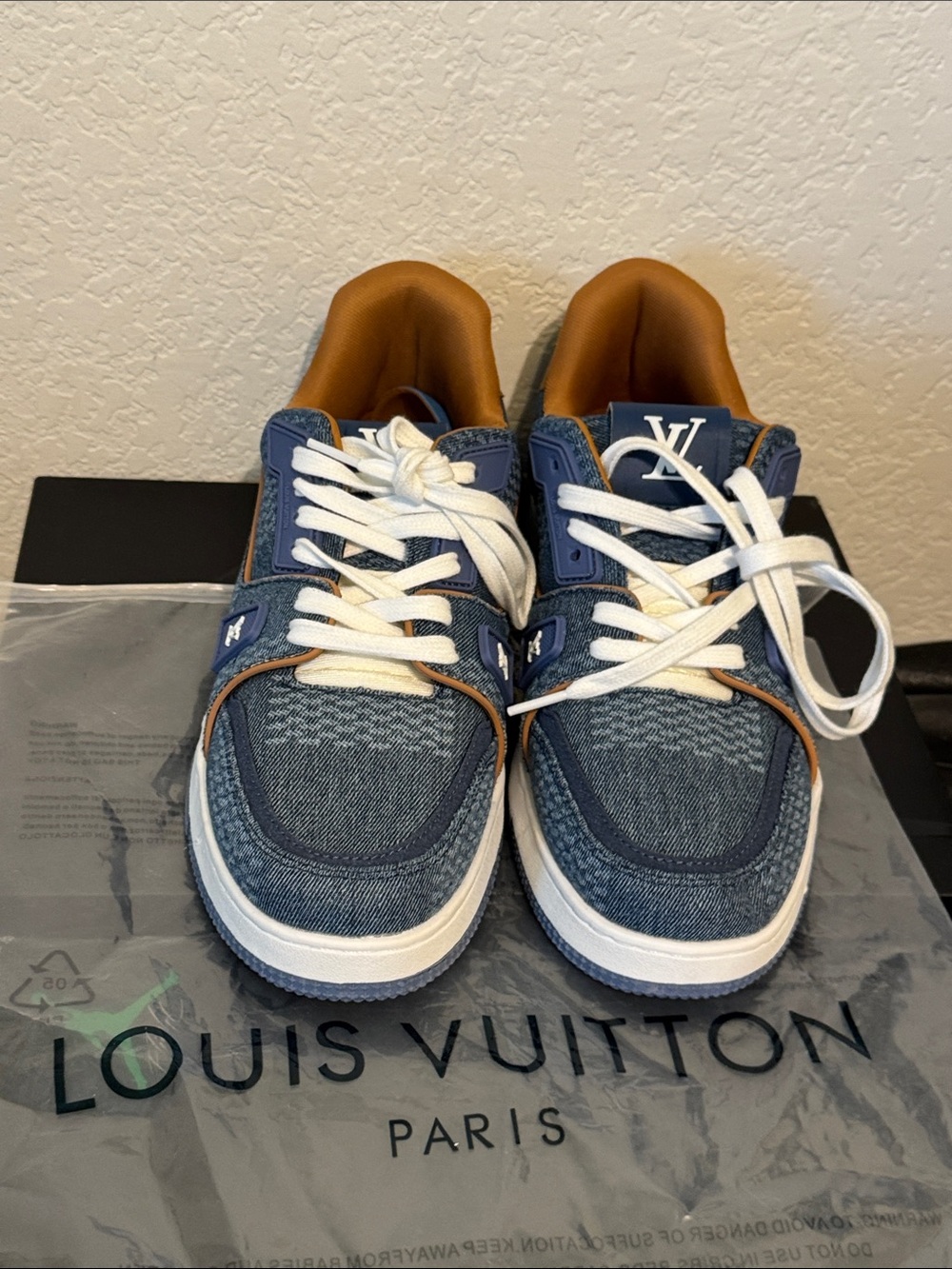 Louis Vuitton Men’s Navy and Brown Low-Top Sneakers - Picture 3 of 8
